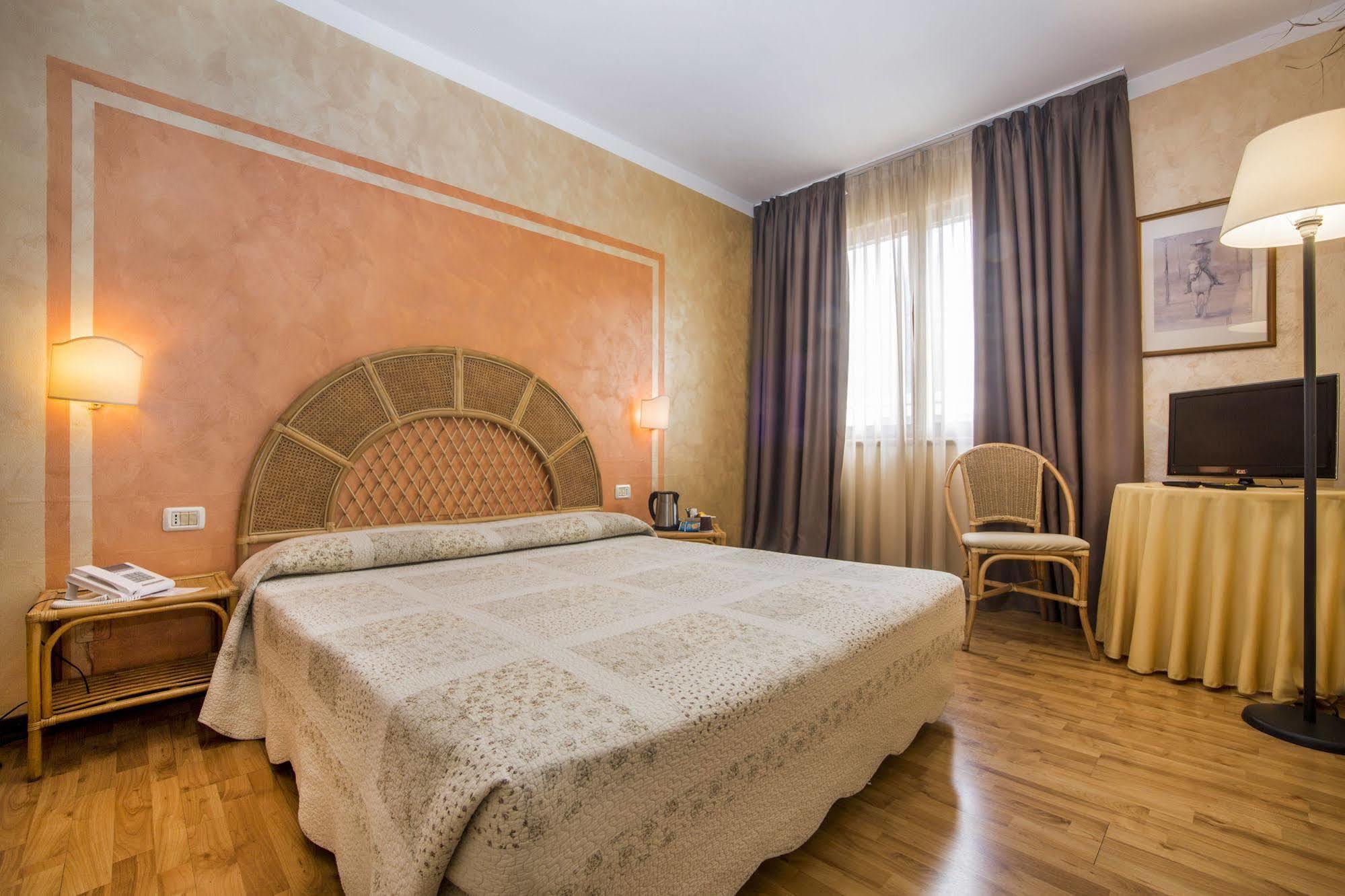 Hotel Le Pageot Aosta Exterior foto