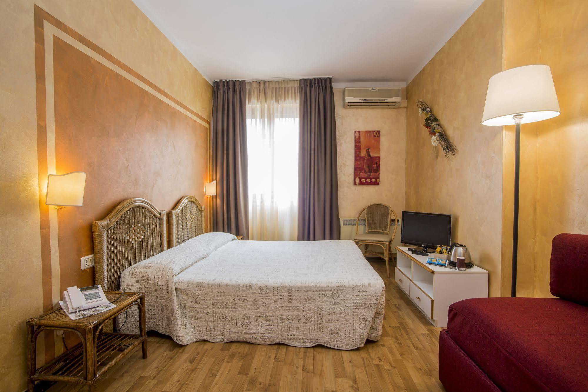 Hotel Le Pageot Aosta Exterior foto